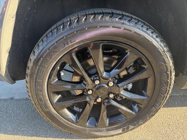 used 2021 Jeep Grand Cherokee car, priced at $25,135