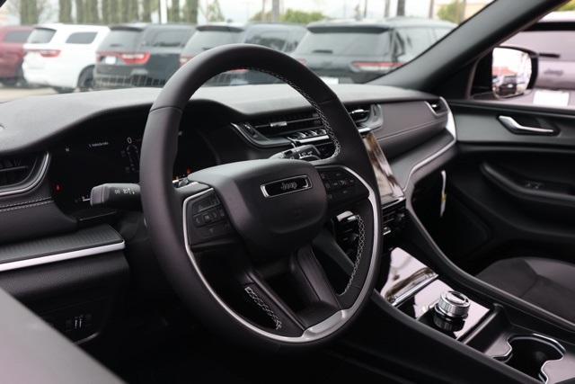 new 2025 Jeep Grand Cherokee L car, priced at $41,175
