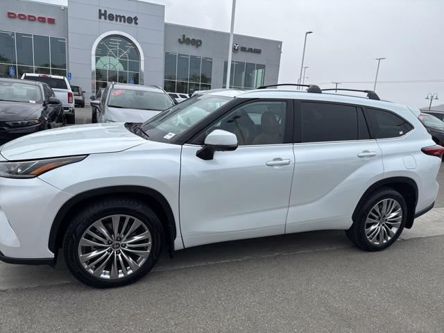 used 2022 Toyota Highlander car, priced at $33,977