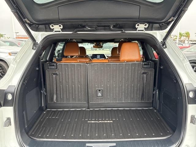 used 2022 Toyota Highlander car, priced at $33,977