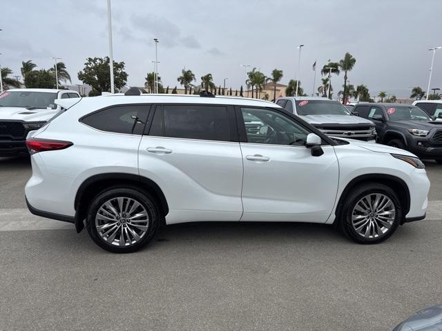 used 2022 Toyota Highlander car, priced at $33,977