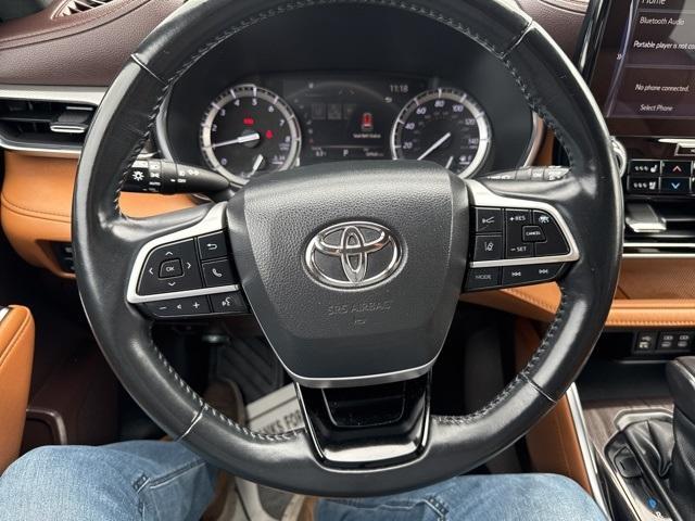 used 2022 Toyota Highlander car, priced at $33,977