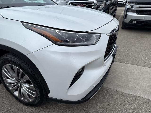 used 2022 Toyota Highlander car, priced at $33,977