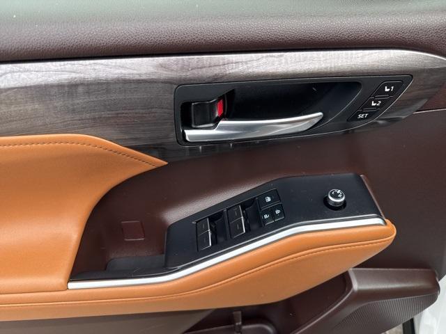 used 2022 Toyota Highlander car, priced at $33,977