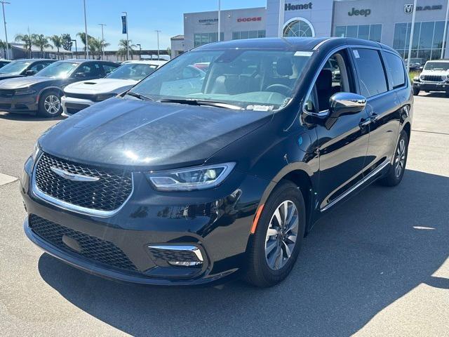 new 2023 Chrysler Pacifica Hybrid car, priced at $49,285