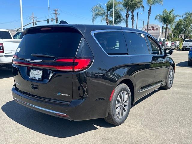 new 2023 Chrysler Pacifica Hybrid car, priced at $49,285