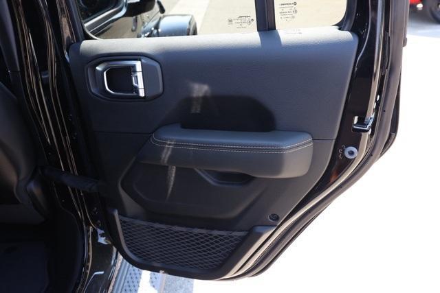 new 2025 Jeep Gladiator car, priced at $47,285