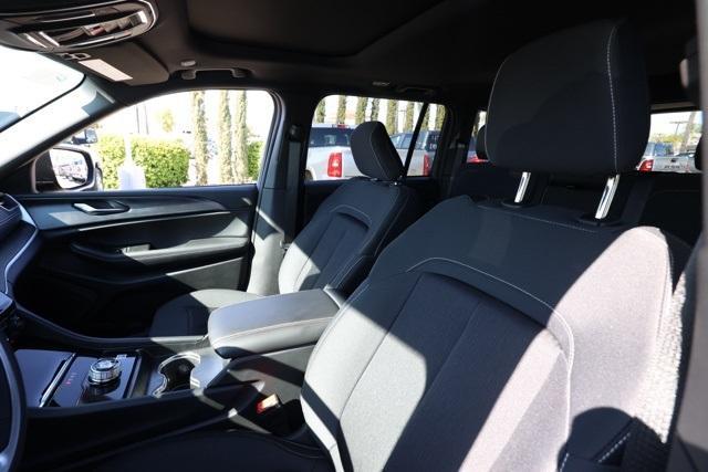 new 2025 Jeep Grand Cherokee car, priced at $42,651