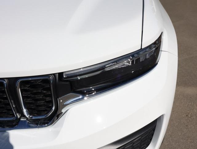 new 2025 Jeep Grand Cherokee car, priced at $42,074