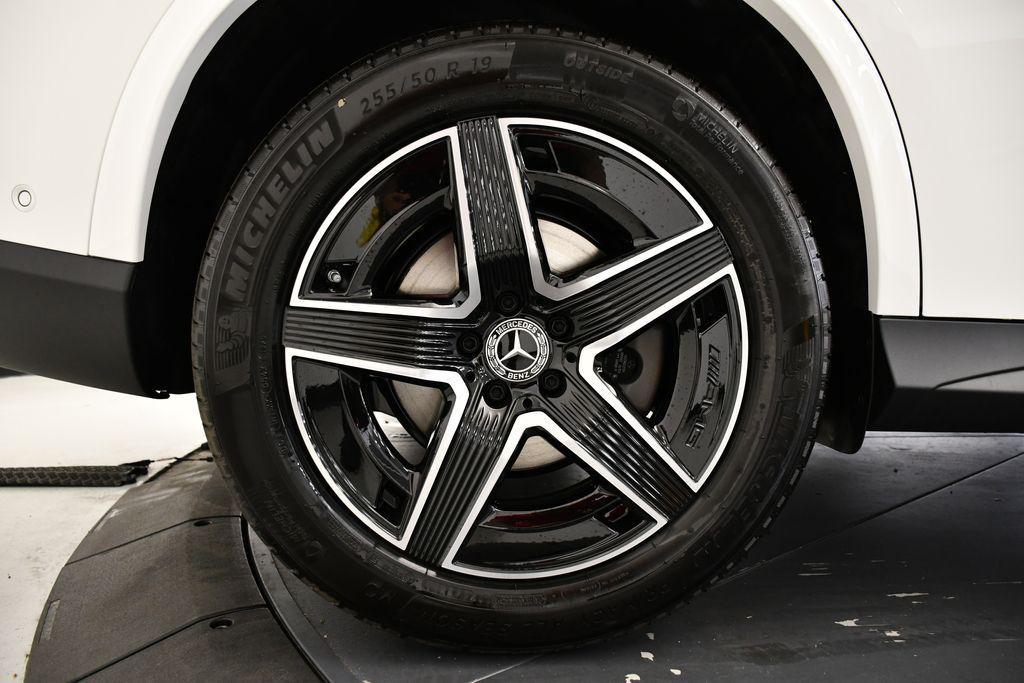 new 2025 Mercedes-Benz GLC 300 car, priced at $59,465