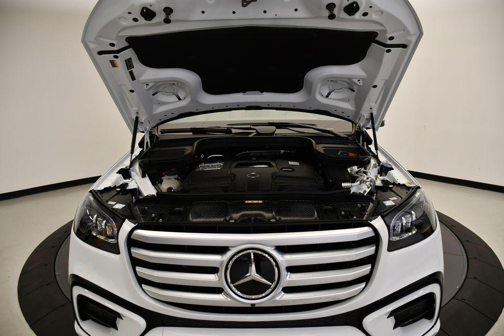 new 2026 Mercedes-Benz GLS 580 car, priced at $121,030