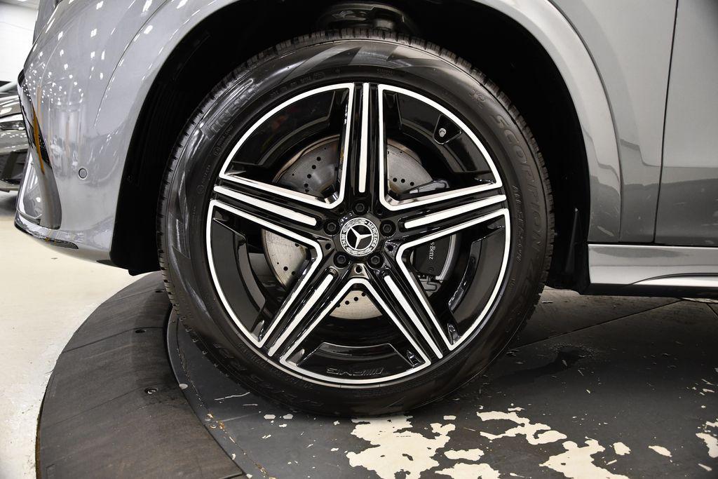 new 2025 Mercedes-Benz GLE 580 car, priced at $95,445
