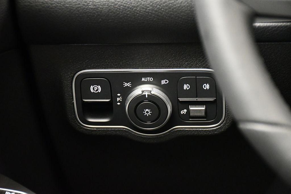 new 2025 Mercedes-Benz GLB 250 car, priced at $51,590