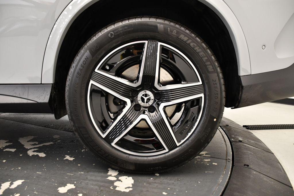 new 2025 Mercedes-Benz GLC 300 car, priced at $70,355