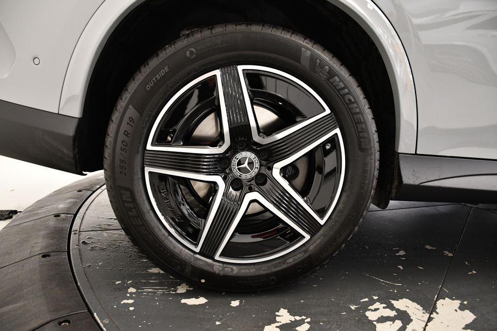 new 2025 Mercedes-Benz GLC 300 car, priced at $70,355