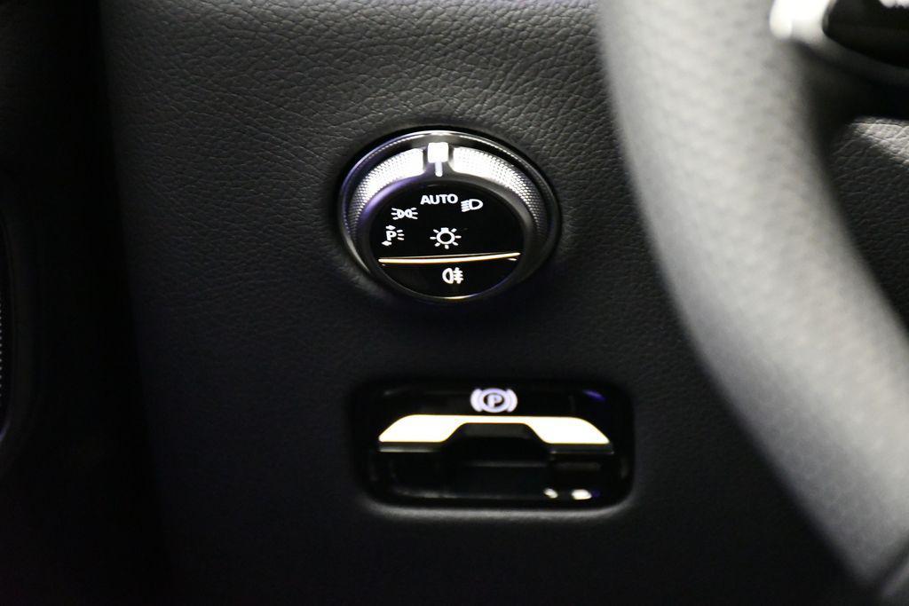 new 2025 Mercedes-Benz GLC 300 car, priced at $60,610