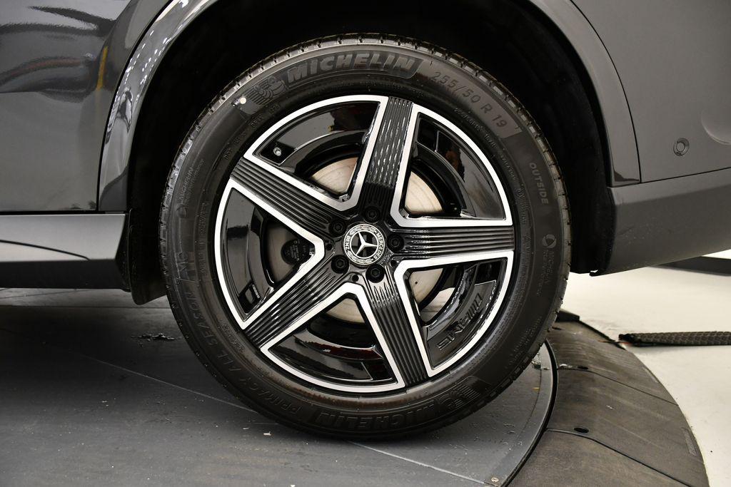 new 2025 Mercedes-Benz GLC 300 car, priced at $60,610