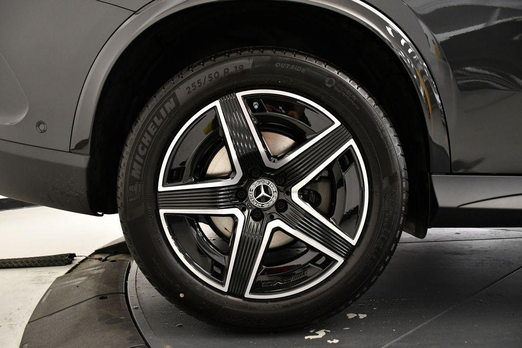 new 2025 Mercedes-Benz GLC 300 car, priced at $60,610