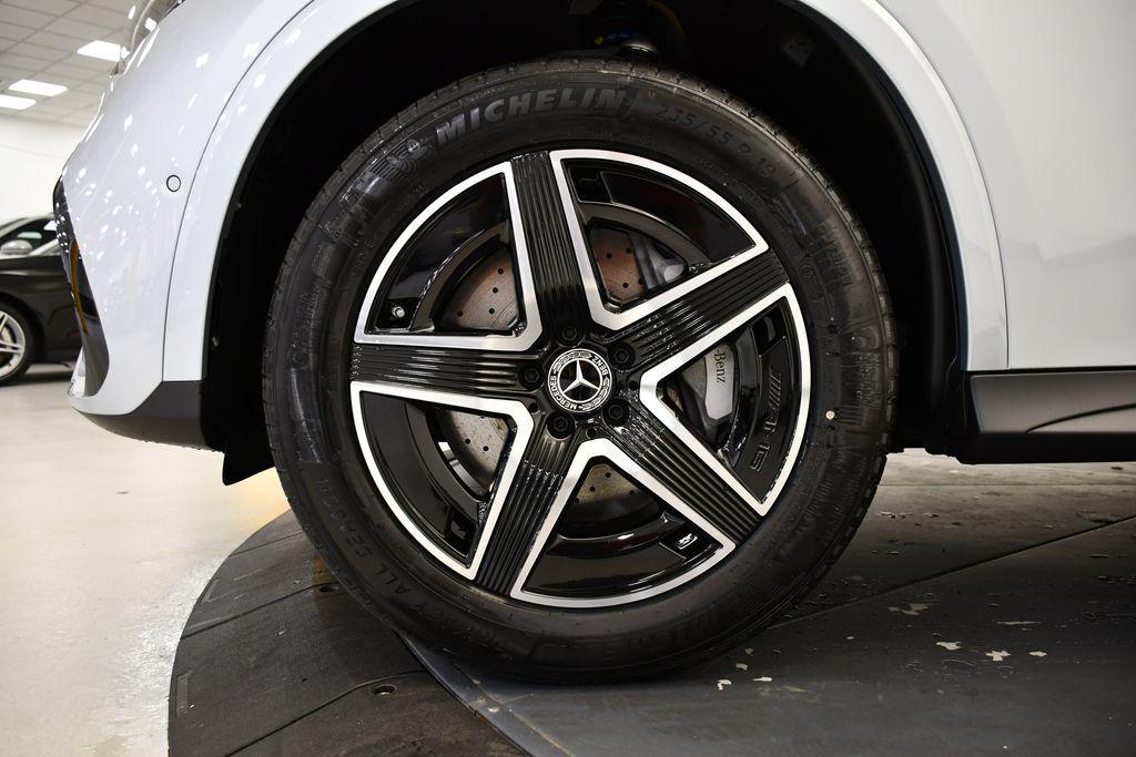 new 2026 Mercedes-Benz GLC 300 car, priced at $59,260