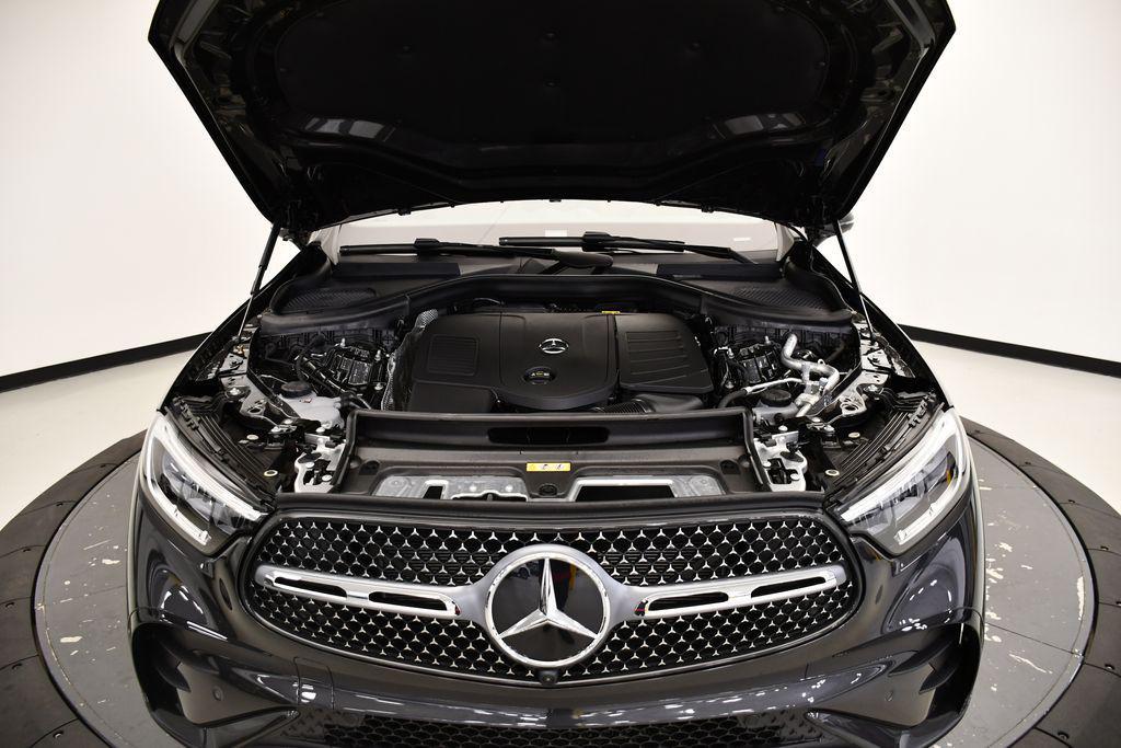 new 2025 Mercedes-Benz GLC 300 car, priced at $60,550