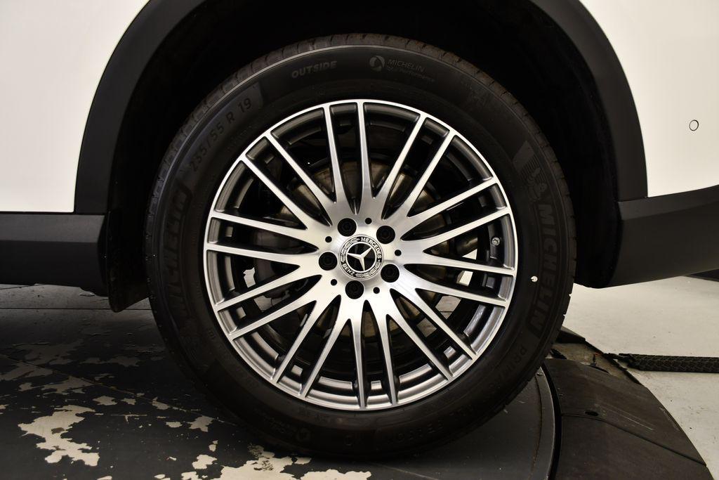 new 2025 Mercedes-Benz GLC 300 car, priced at $53,035