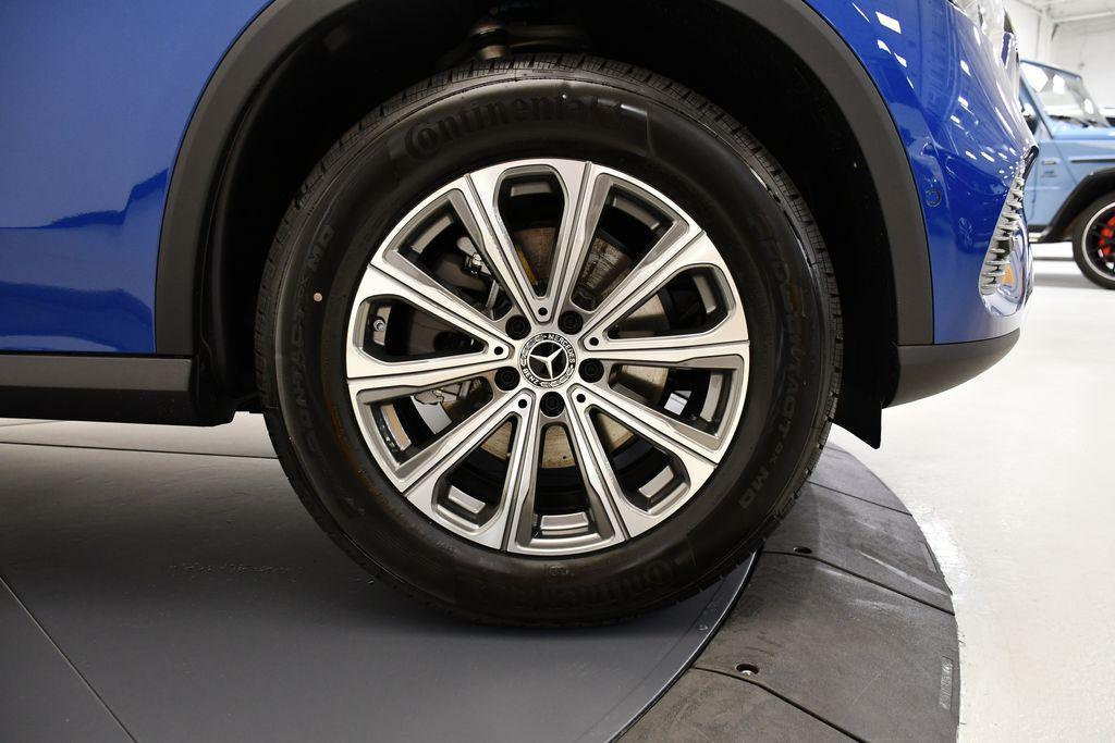new 2025 Mercedes-Benz GLC 300 car, priced at $59,360