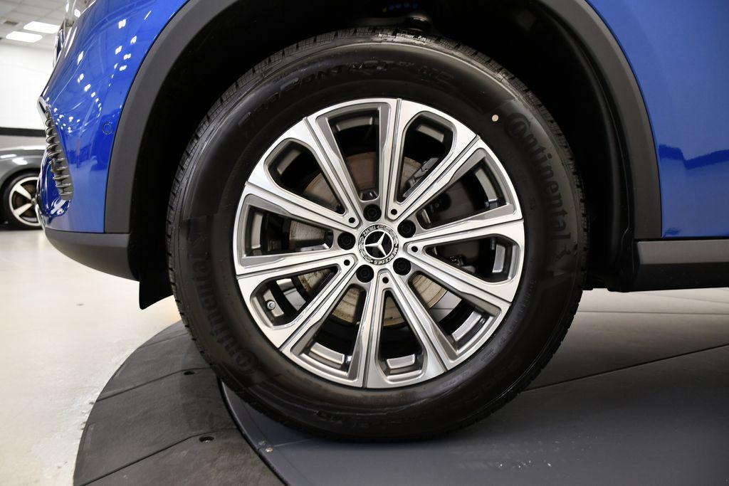 new 2025 Mercedes-Benz GLC 300 car, priced at $59,360