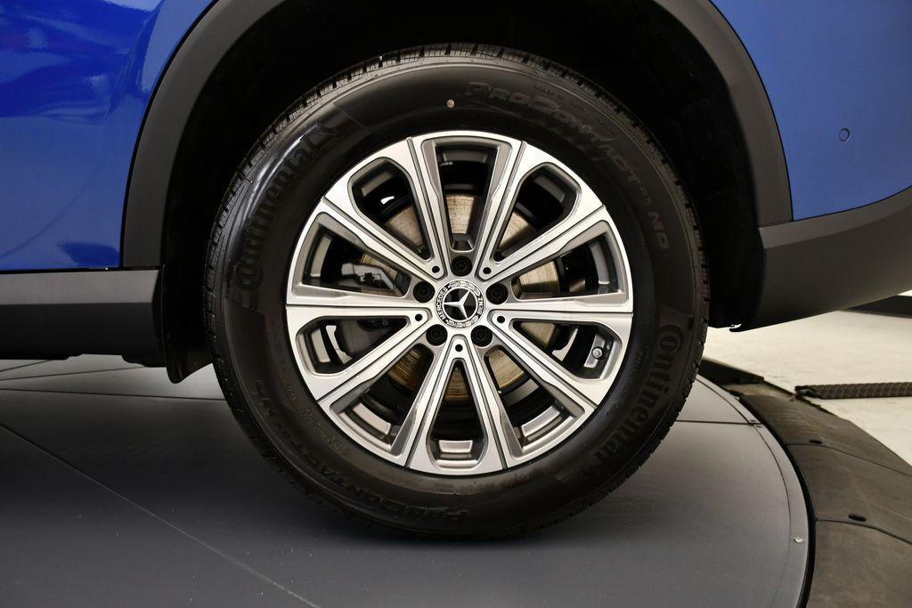 new 2025 Mercedes-Benz GLC 300 car, priced at $59,360