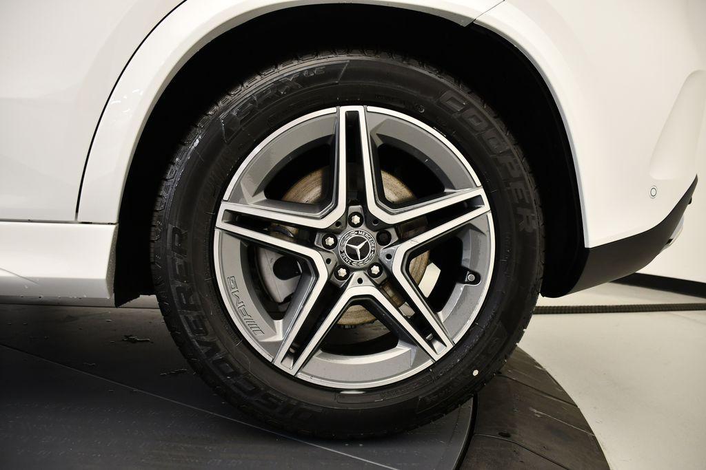 new 2025 Mercedes-Benz GLE 580 car, priced at $90,925