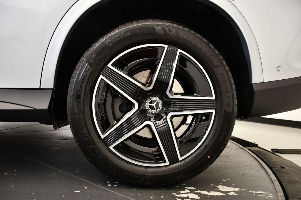 new 2026 Mercedes-Benz GLC 300 car, priced at $59,260