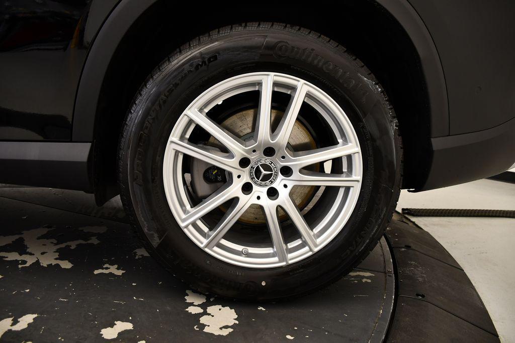 new 2025 Mercedes-Benz GLC 300 car, priced at $52,400