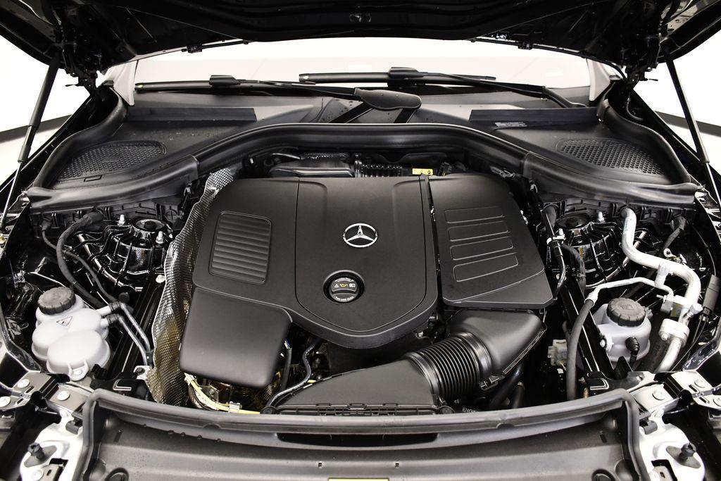 new 2025 Mercedes-Benz GLC 300 car, priced at $52,400