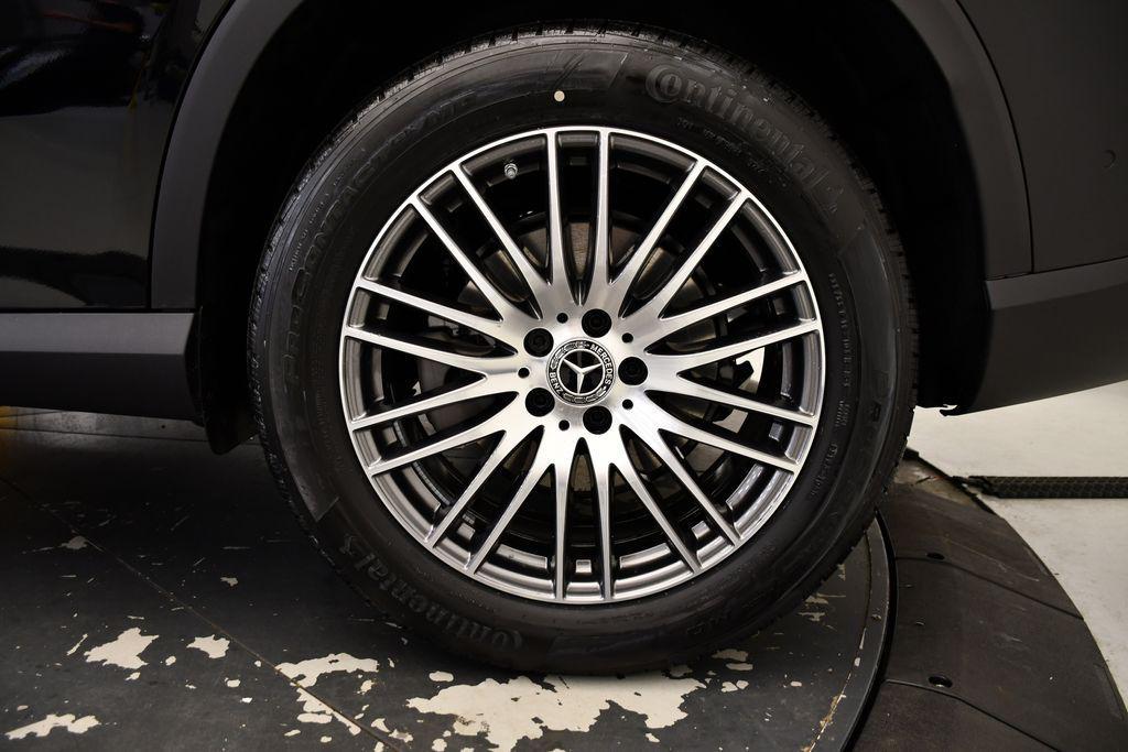 new 2025 Mercedes-Benz GLC 300 car, priced at $53,415