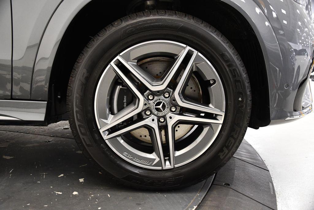 new 2025 Mercedes-Benz GLE 580 car, priced at $96,495