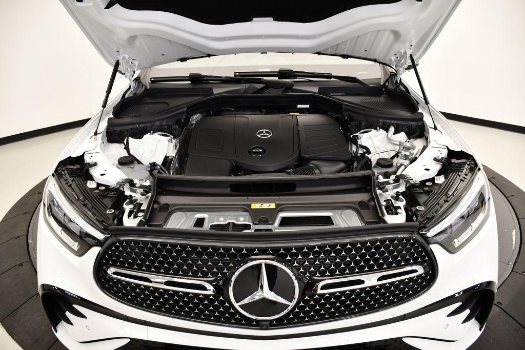 new 2025 Mercedes-Benz GLC 300 car, priced at $67,915