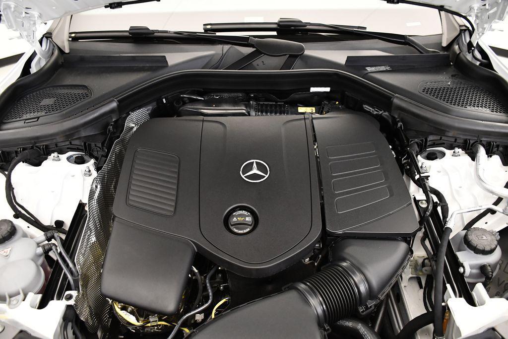 new 2025 Mercedes-Benz GLC 300 car, priced at $67,915