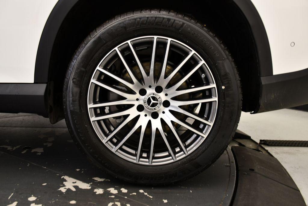 new 2025 Mercedes-Benz GLC 300 car, priced at $56,035