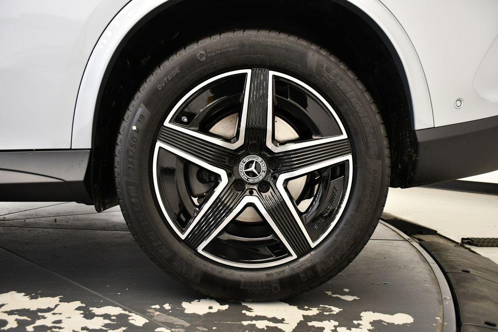 new 2026 Mercedes-Benz GLC 300 car, priced at $61,885