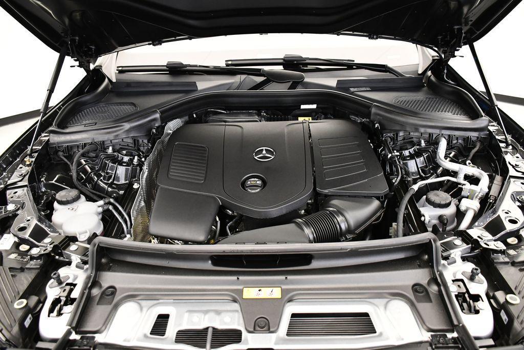 new 2025 Mercedes-Benz GLC 300 car, priced at $61,230