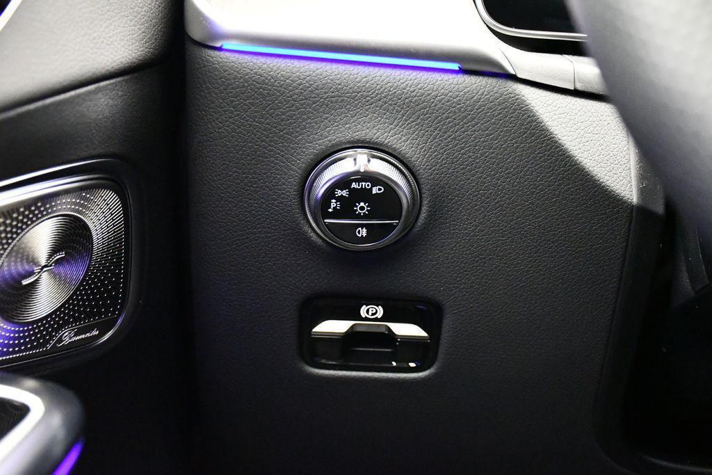 new 2025 Mercedes-Benz GLC 300 car, priced at $61,230