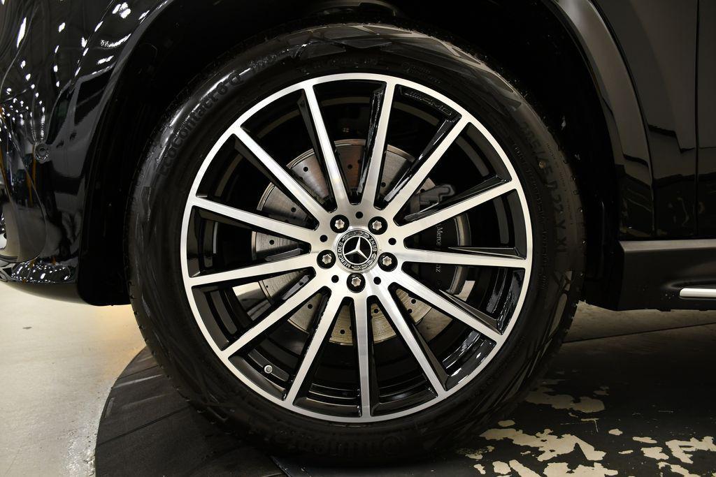 new 2025 Mercedes-Benz GLS 580 car, priced at $124,155