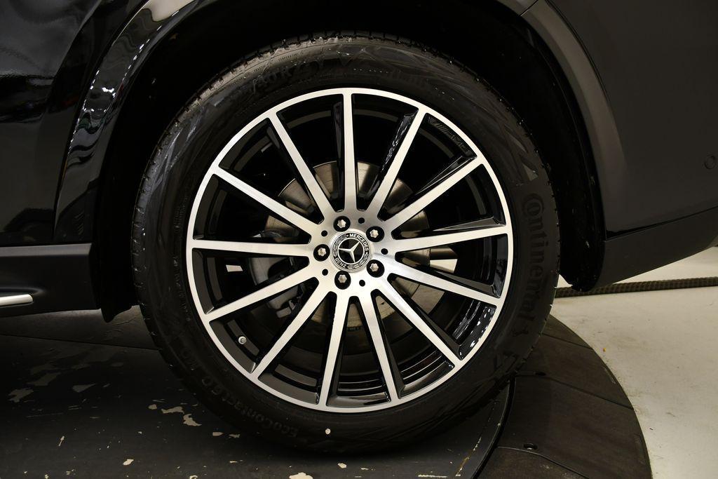 new 2025 Mercedes-Benz GLS 580 car, priced at $124,155