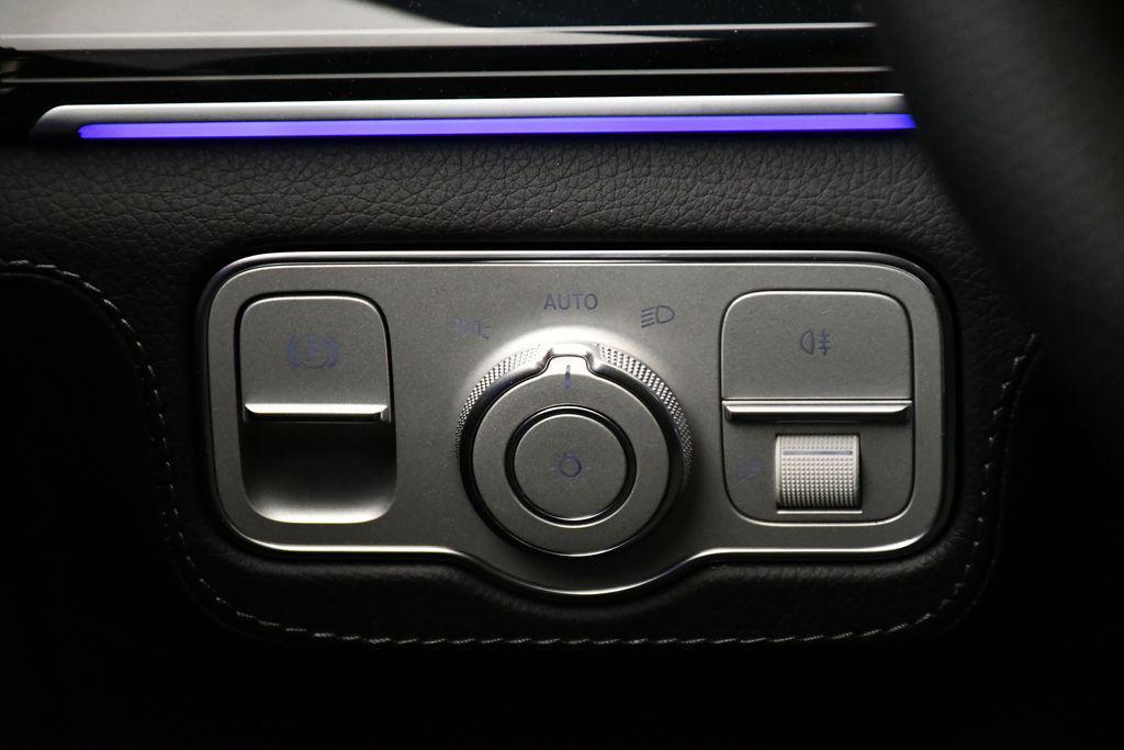 new 2025 Mercedes-Benz GLS 580 car, priced at $124,155