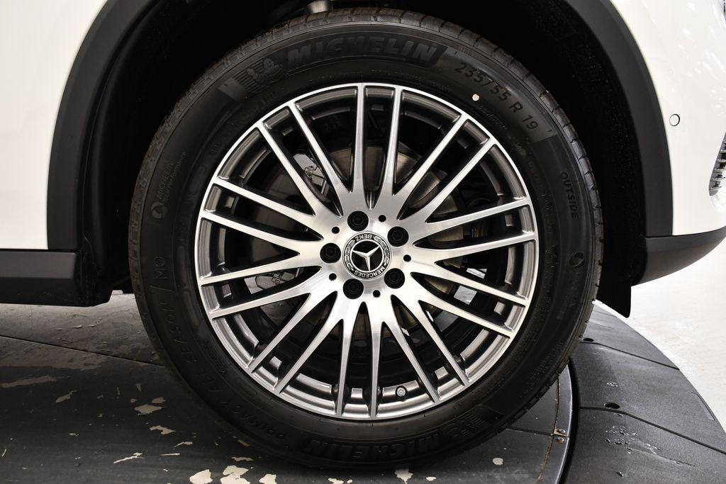 new 2025 Mercedes-Benz GLC 300 car, priced at $53,035