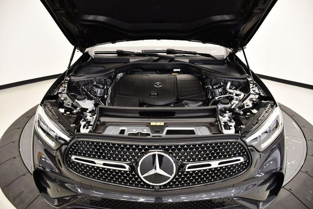 new 2025 Mercedes-Benz GLC 300 car, priced at $60,320