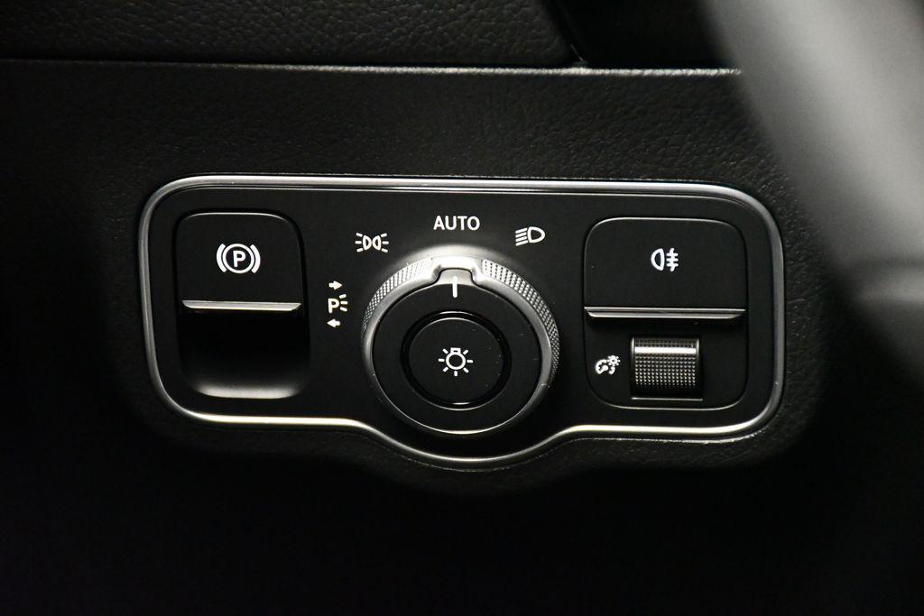 new 2025 Mercedes-Benz GLA 250 car, priced at $48,495