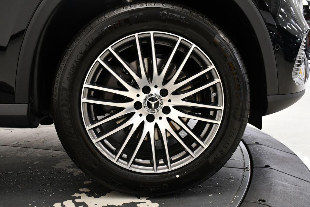 new 2025 Mercedes-Benz GLC 300 car, priced at $53,415
