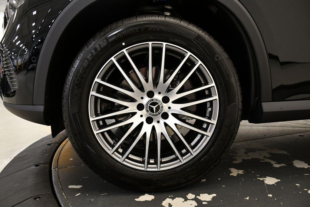 new 2025 Mercedes-Benz GLC 300 car, priced at $53,415