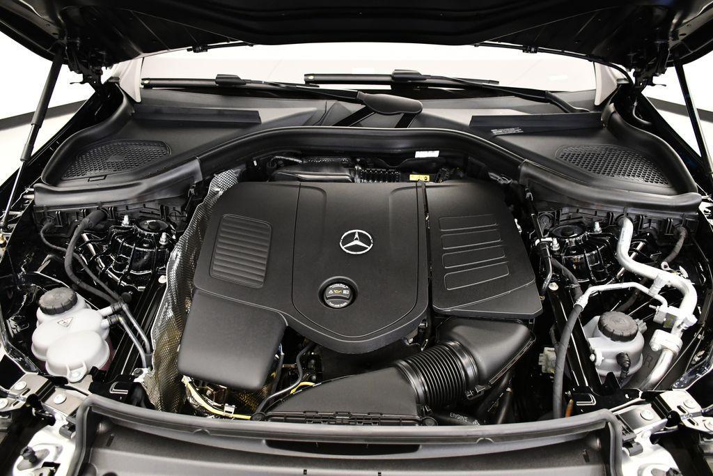 new 2025 Mercedes-Benz GLC 300 car, priced at $60,910