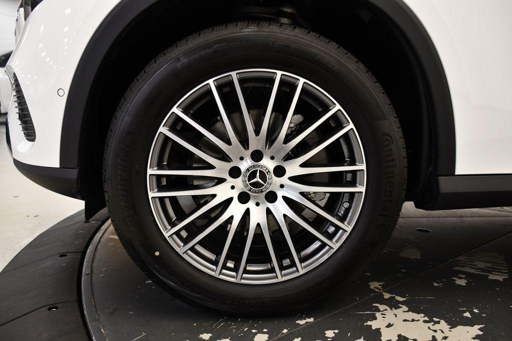 new 2025 Mercedes-Benz GLC 300 car, priced at $53,035